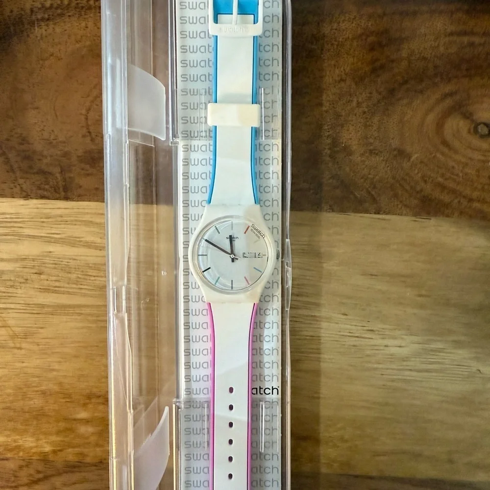Swatch Edgyline White Plastic Case White Dial Silicone Strap Watch GW708